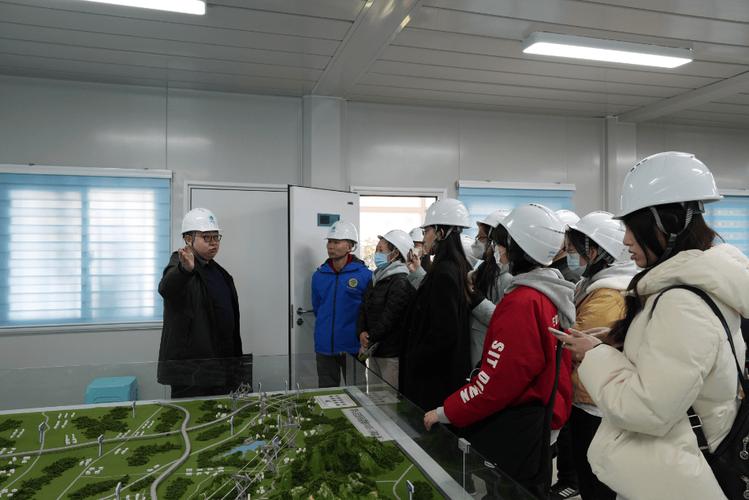 国网青岛供电公司:举行500千伏岛城输变电工程建设施工现场"电网开放